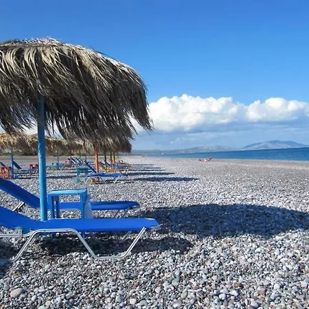 Cristelia Seafront & Pool Βίλα