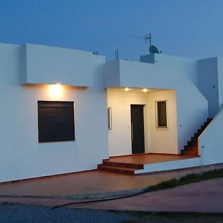 Βίλα Cristelia Seafront & Pool