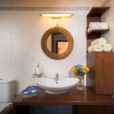 Cristelia Seafront & Pool Lakhania