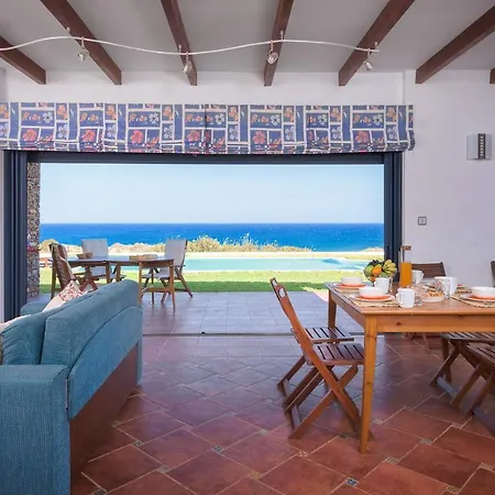 Villa Cristelia Seafront & Pool *