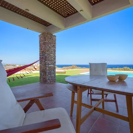 Cristelia Seafront & Pool *