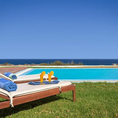 Cristelia Seafront & Pool Villa