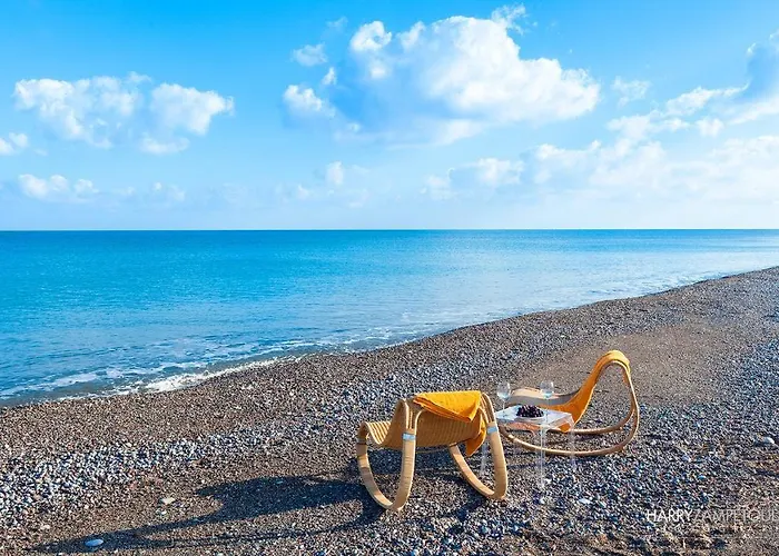 Vila Cristelia Seafront & Pool Lakhania