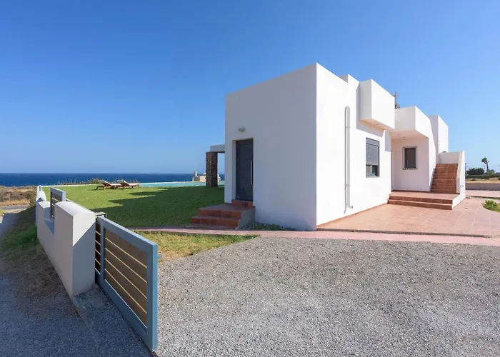 Vila Cristelia Seafront & Pool Lakhania