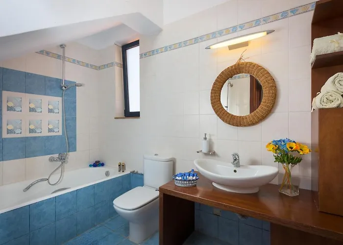 Cristelia Seafront & Pool * Lakhania