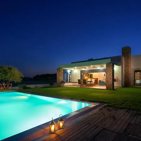 Villa Cristelia Seafront & Pool