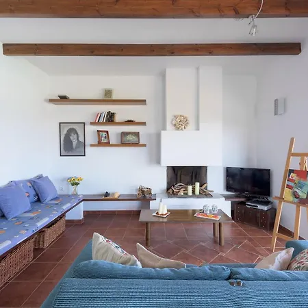 Villa Cristelia Seafront & Pool *