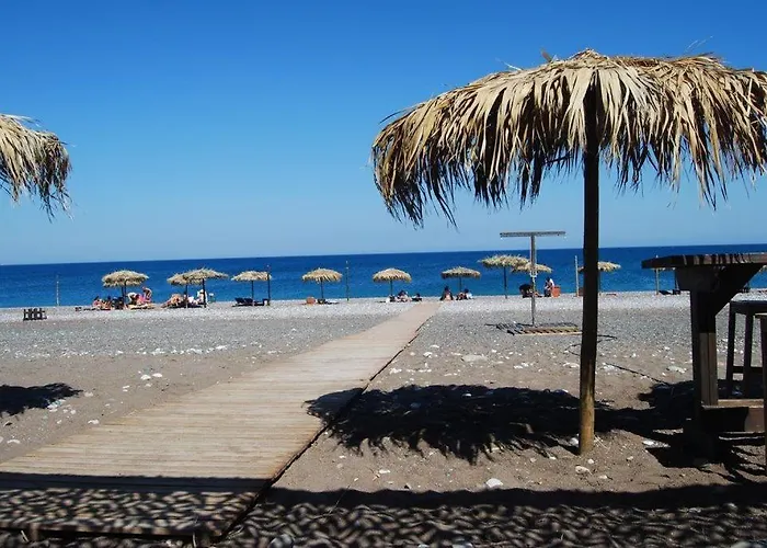 Cristelia Seafront & Pool فيلة