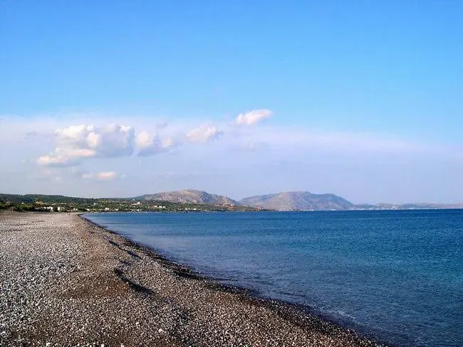 Cristelia Seafront & Pool فيلة