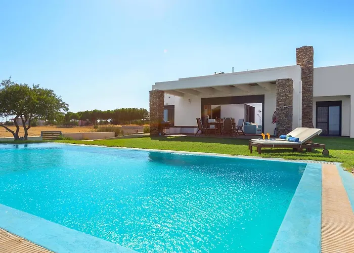 فيلة Cristelia Seafront & Pool لاخنيا