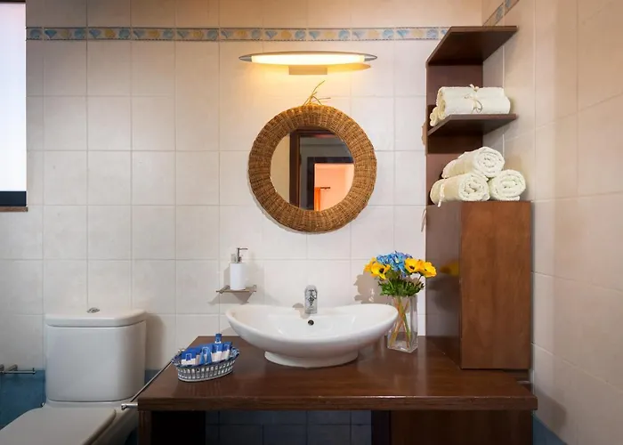 Cristelia Seafront & Pool لاخنيا