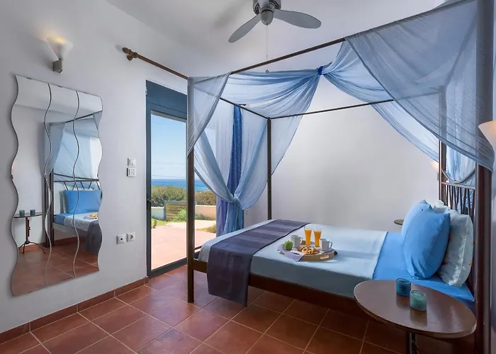 Cristelia Seafront & Pool لاخنيا