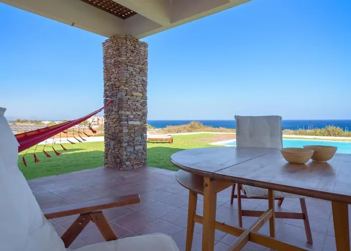 Cristelia Seafront & Pool *