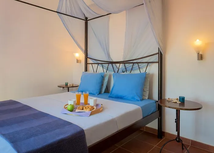 Cristelia Seafront & Pool * لاخنيا