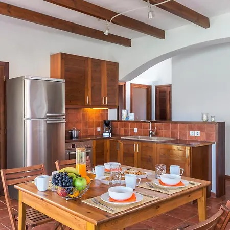 Cristelia Seafront & Pool Villa