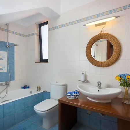 Cristelia Seafront & Pool * Lakhania