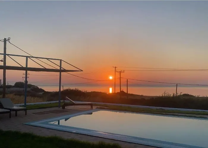 Cristelia Seafront & Pool *