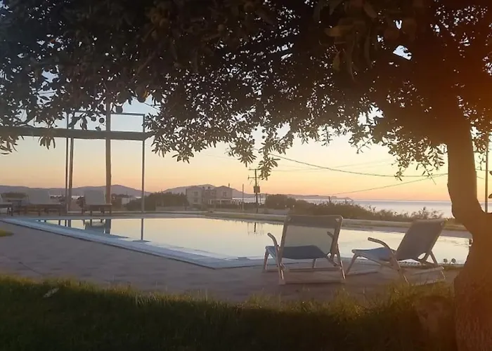 Villa Cristelia Seafront & Pool *