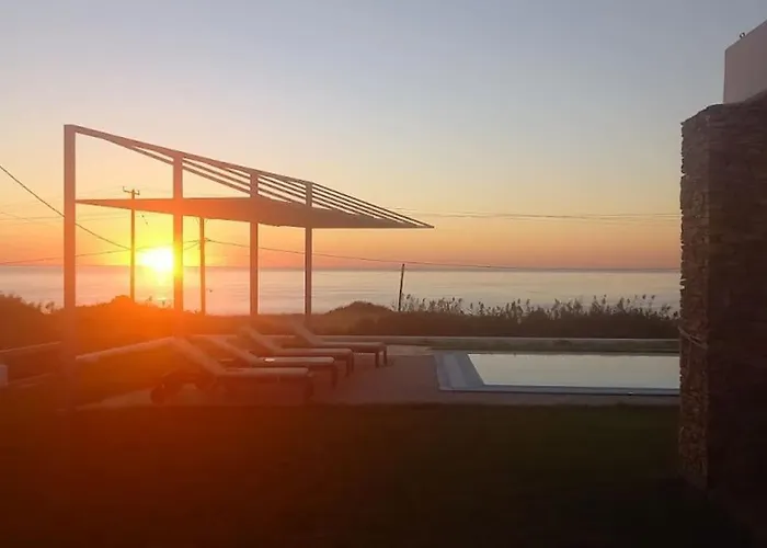 Cristelia Seafront & Pool *