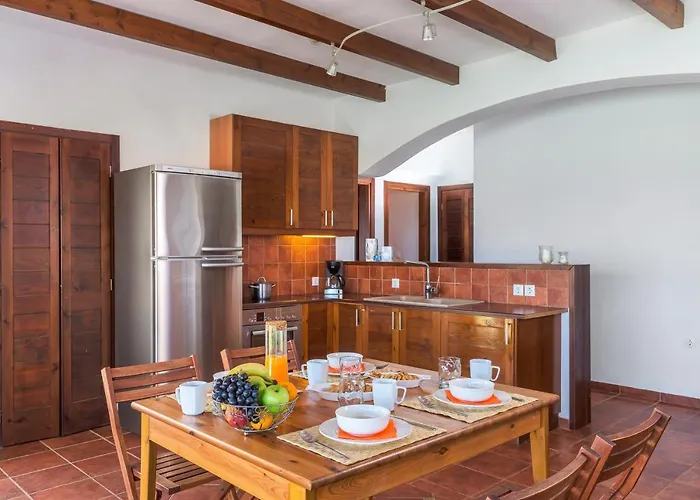 Cristelia Seafront & Pool Villa