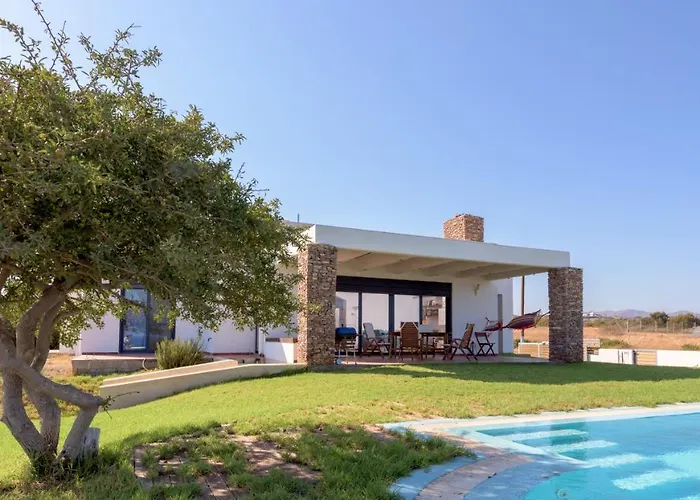 Cristelia Seafront & Pool Villa *